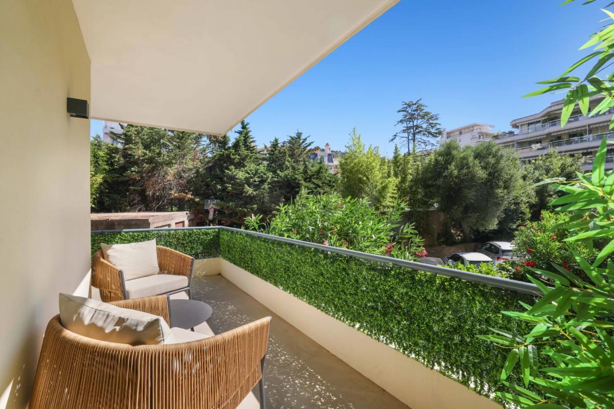Appartement 3 pièces rénové à vendre - Cannes Basse Californie