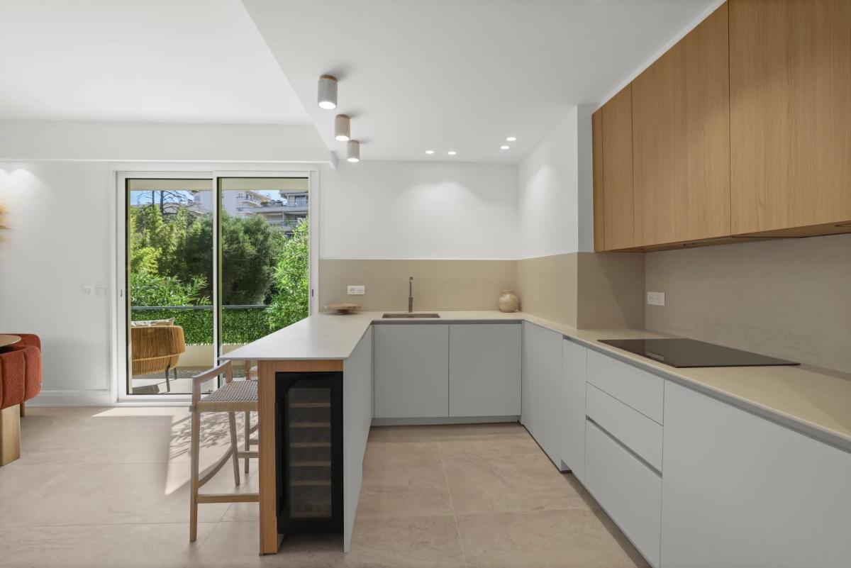 Appartement 3 pièces rénové à vendre - Cannes Basse Californie