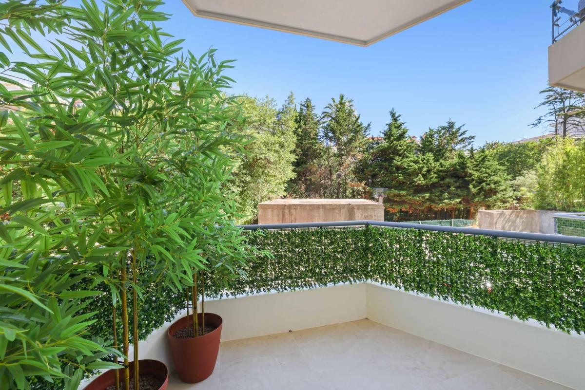Appartement 3 pièces rénové à vendre - Cannes Basse Californie
