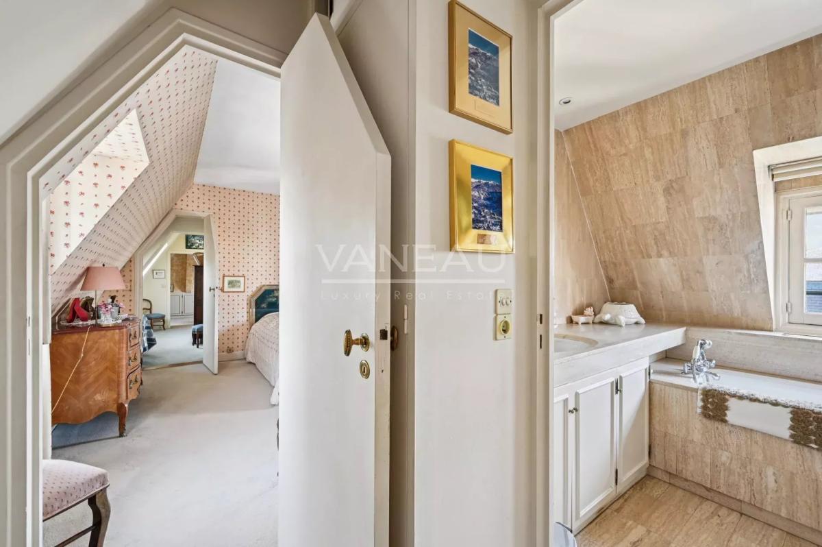 PARIS Ve - Monge / Montebello - Duplex d'exception en dernier ét