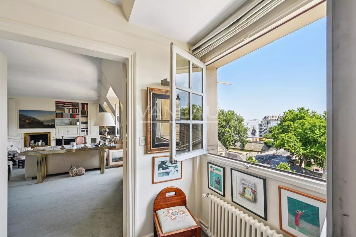 PARIS Ve - Monge / Montebello - Duplex d'exception en dernier ét