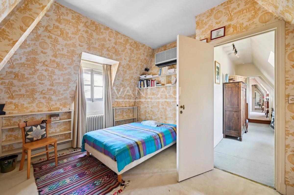 PARIS Ve - Monge / Montebello - Duplex d'exception en dernier ét