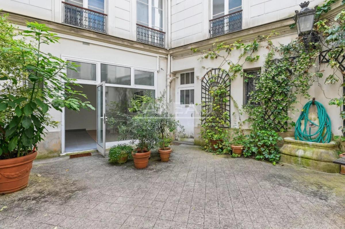 Paris VIIIe - A deux pas des Batignolles.