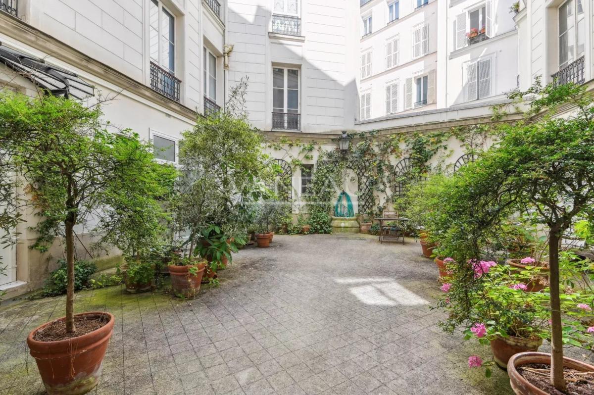 Paris VIIIe - A deux pas des Batignolles.