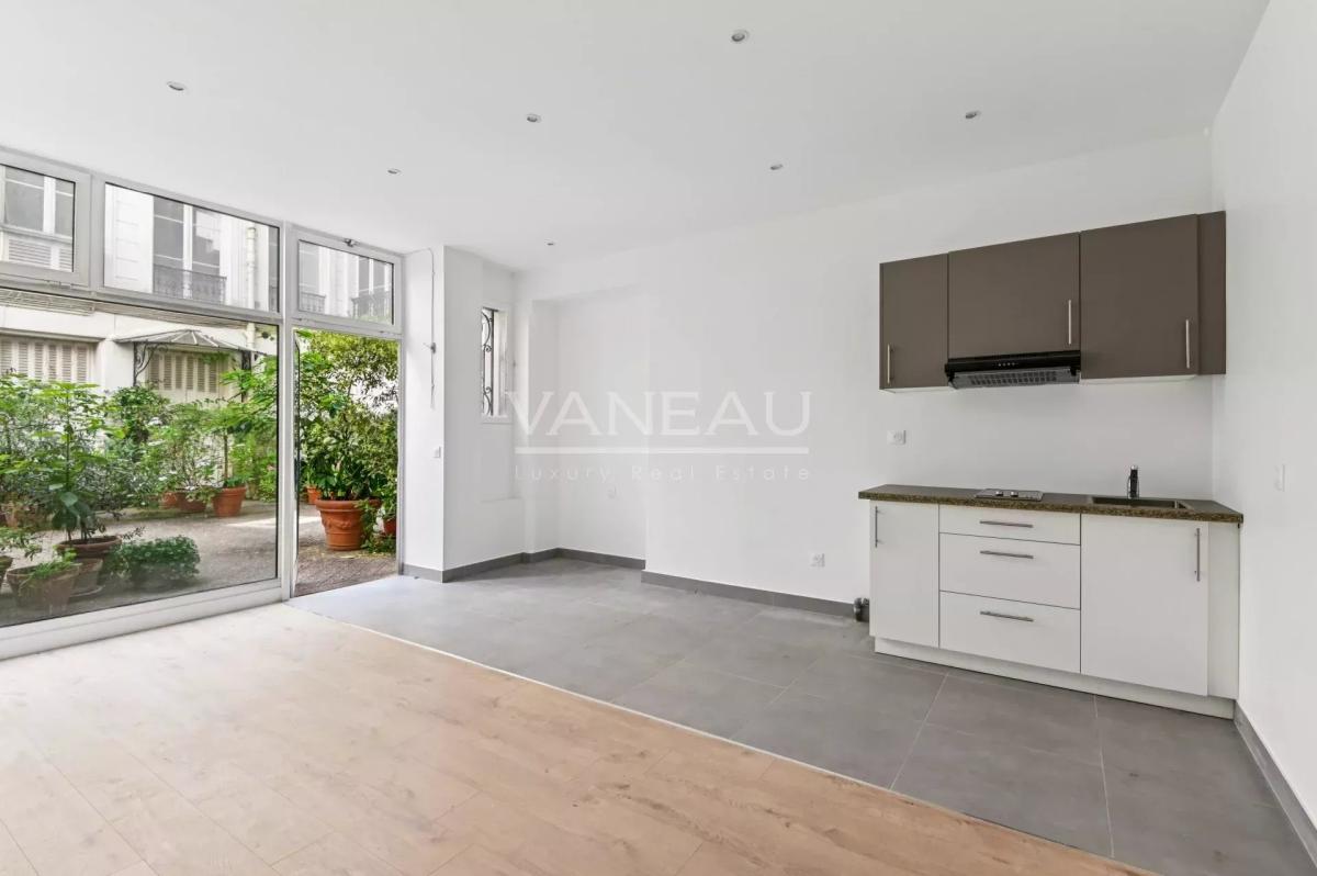 Paris VIIIe - A deux pas des Batignolles.