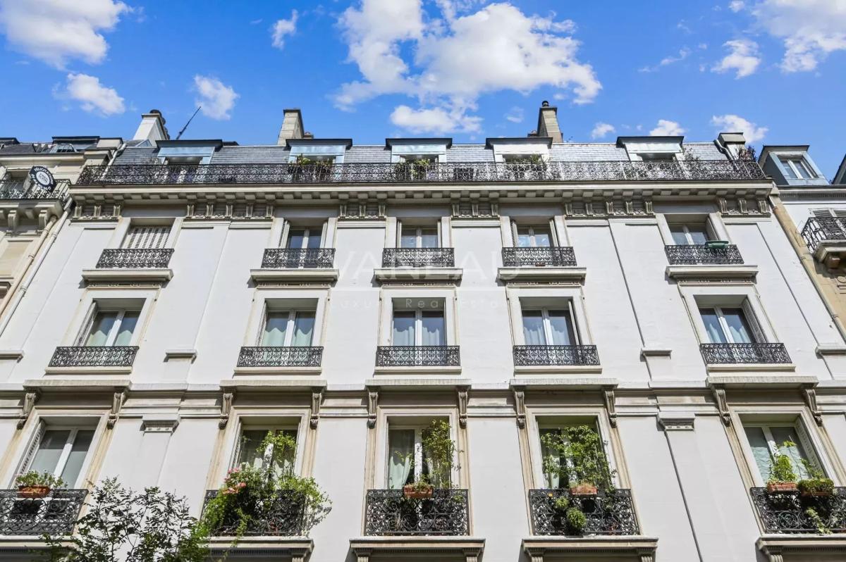 Paris VIIIe - A deux pas des Batignolles.