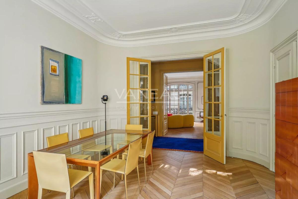 Appartement haussmannien d’exception – Square de la Tour Maubour