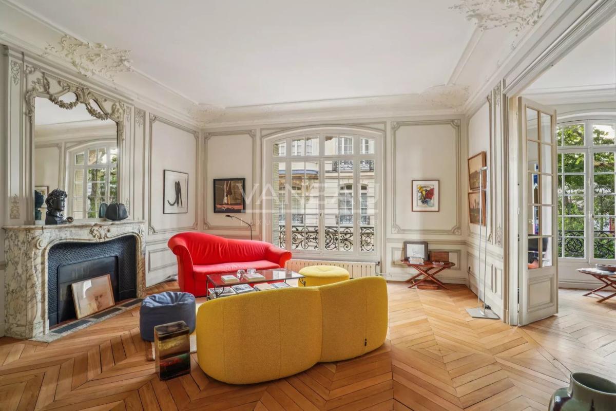 Appartement haussmannien d’exception – Square de la Tour Maubour