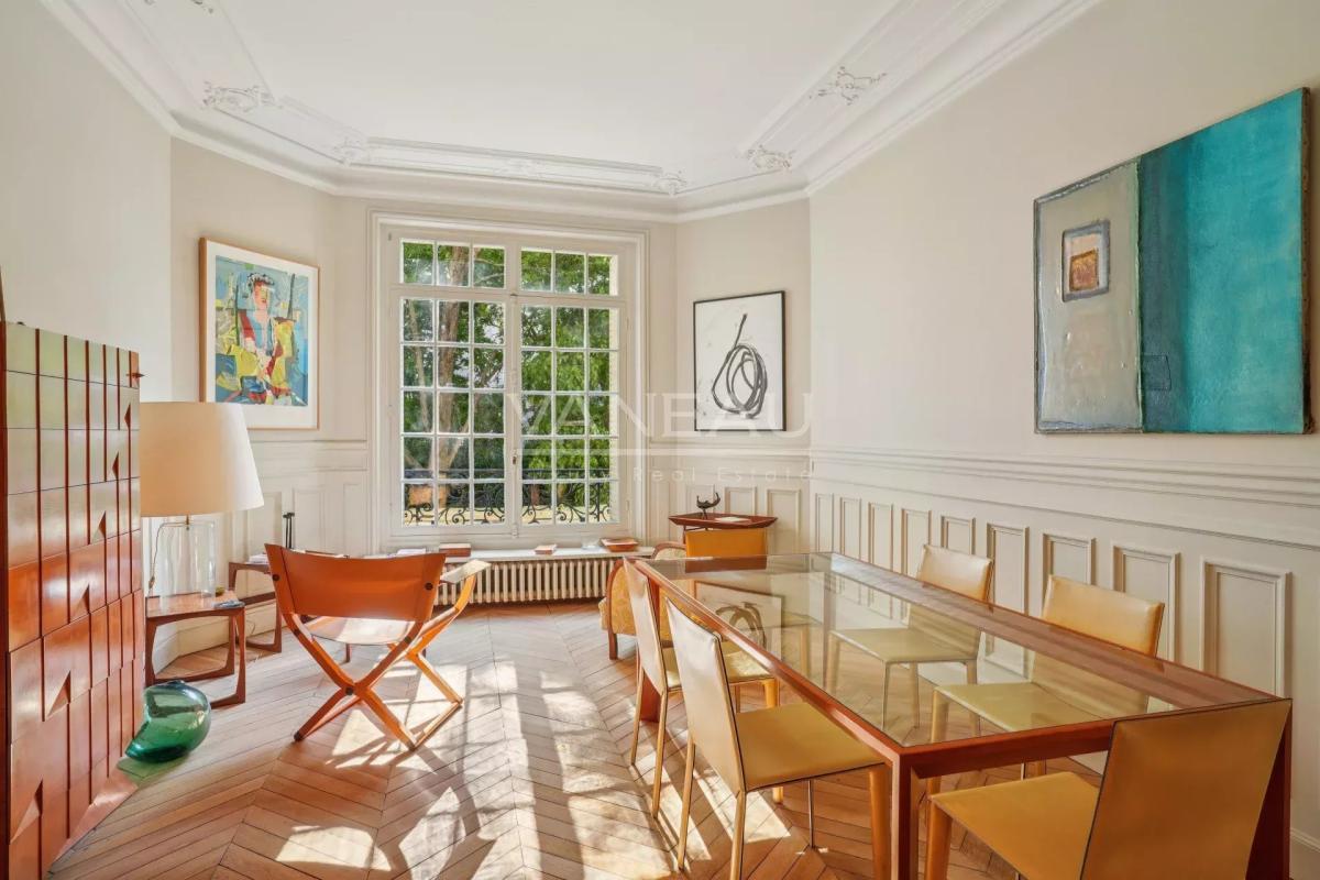 Appartement haussmannien d’exception – Square de la Tour Maubour