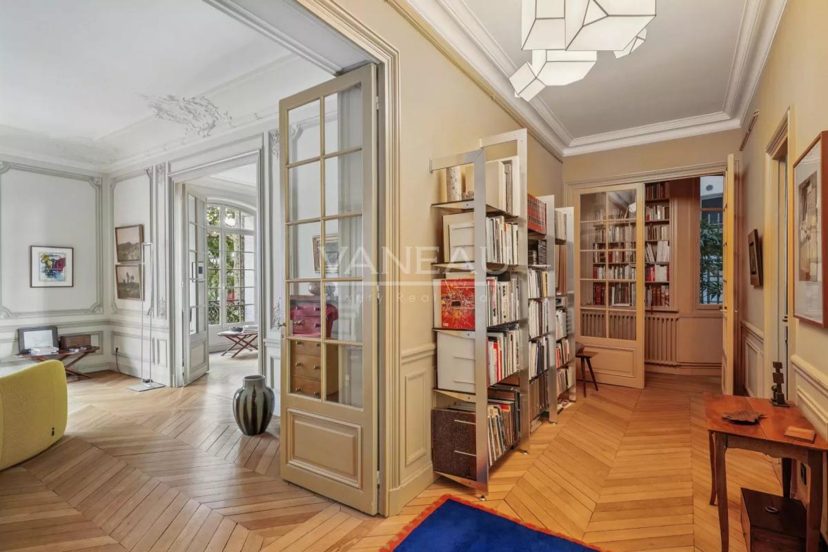 Appartement haussmannien d’exception – Square de la Tour Maubour