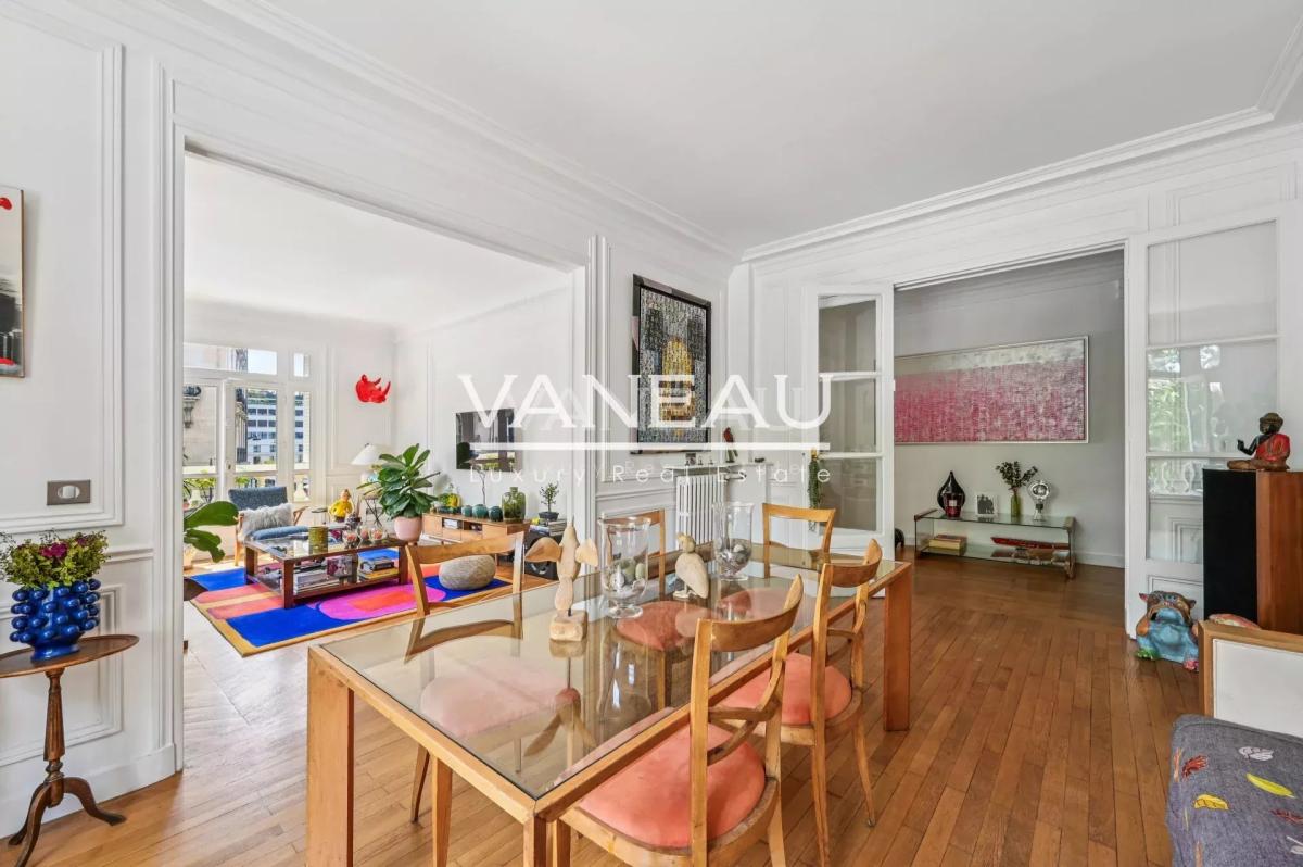 Paris VII- Appartement familial au pieds du Champ-De-Mars