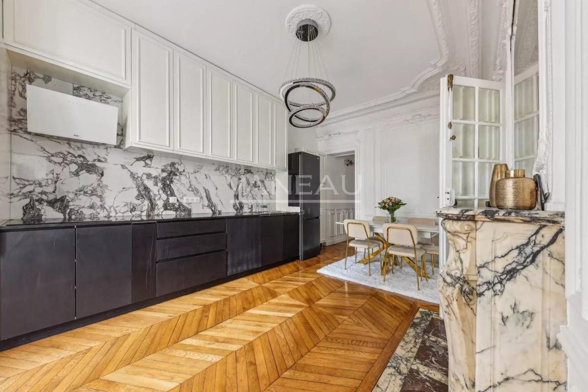 PARIS VIIIe - Appartement familial et de réception