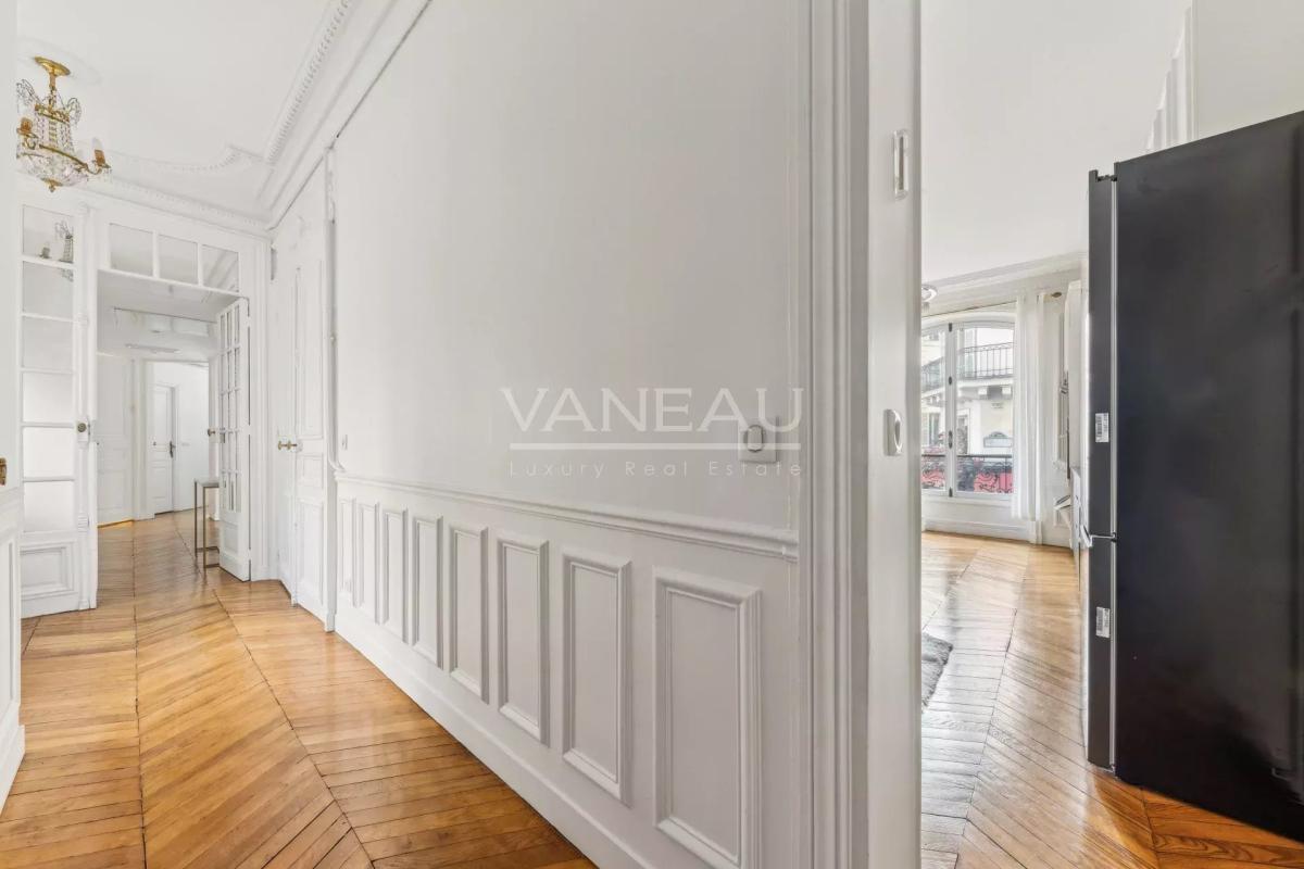 PARIS VIIIe - Appartement familial et de réception