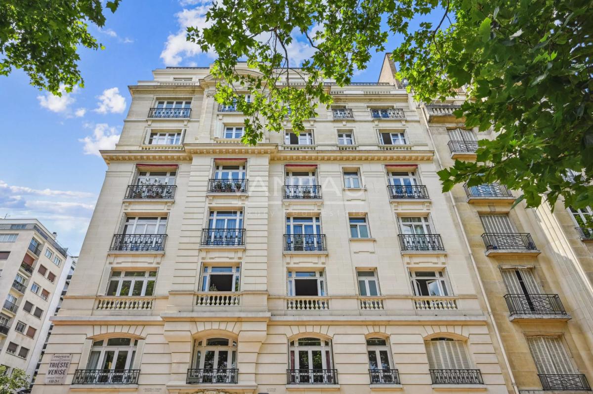 Paris VII- Appartement familial au pieds du Champ-De-Mars