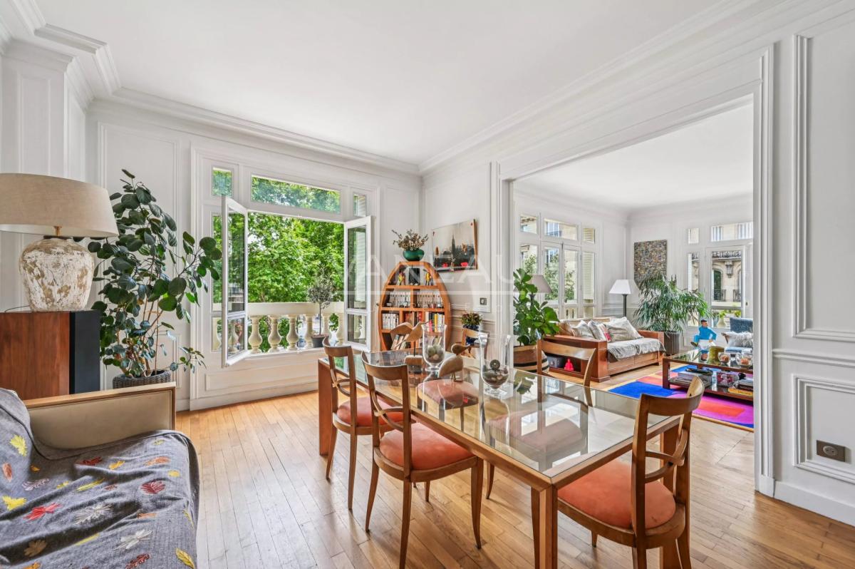 Paris VII- Appartement familial au pieds du Champ-De-Mars