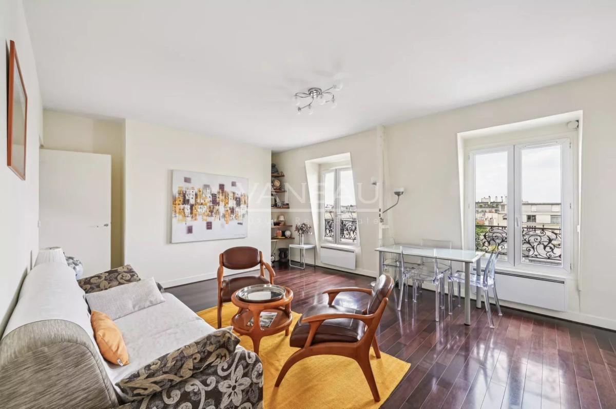 Paris XVe - Montparnasse - Appartement trois pièces en dernier é