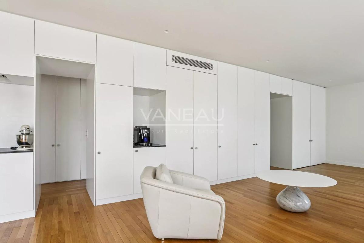 Neuilly - Saint James.