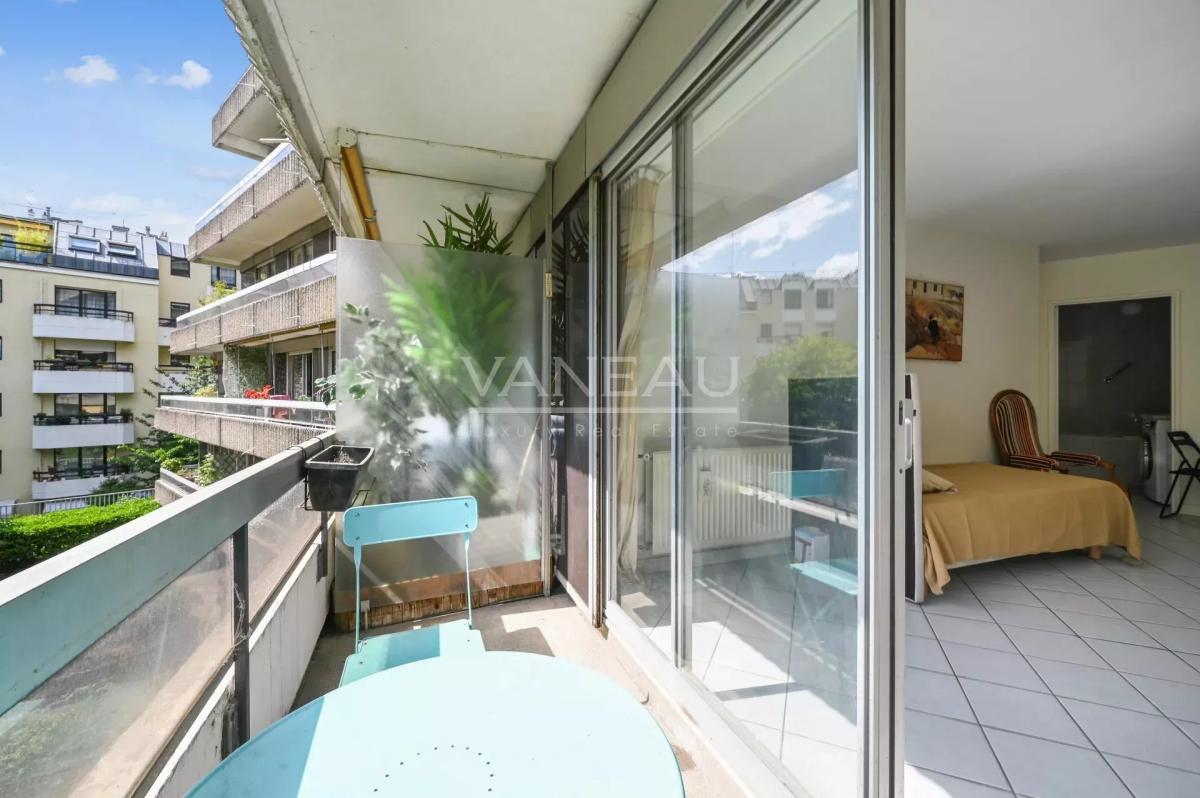 Convention Alleray - Studio avec balcon sur verdure