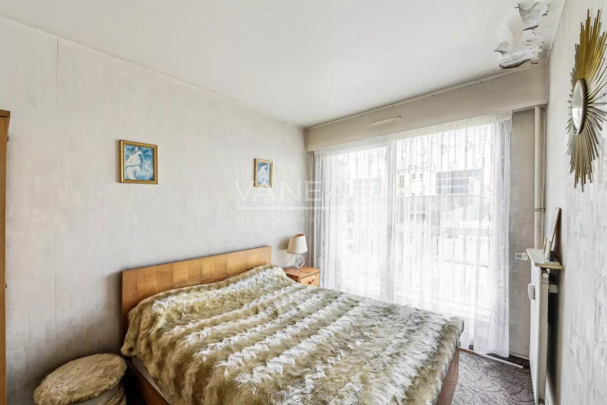 Paris XVIIIème - Trois pièces avec balcon- grand box et cave -