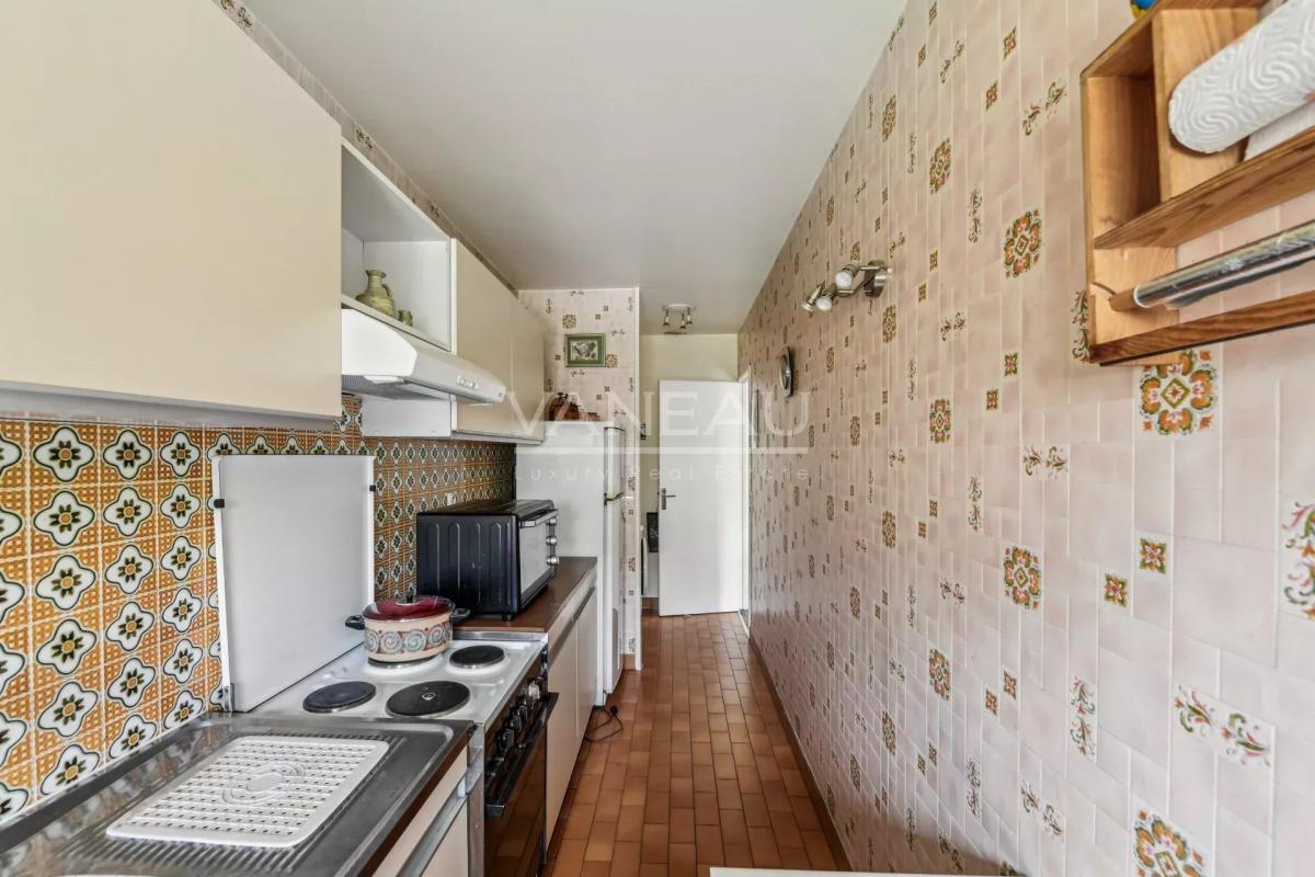 Paris XVIIIème - Trois pièces avec balcon- grand box et cave -