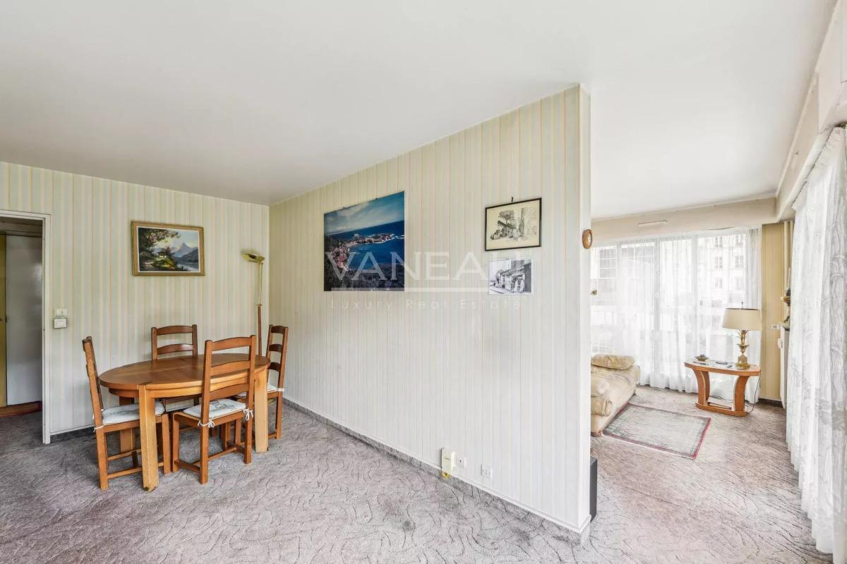 Paris XVIIIème - Trois pièces avec balcon- grand box et cave -