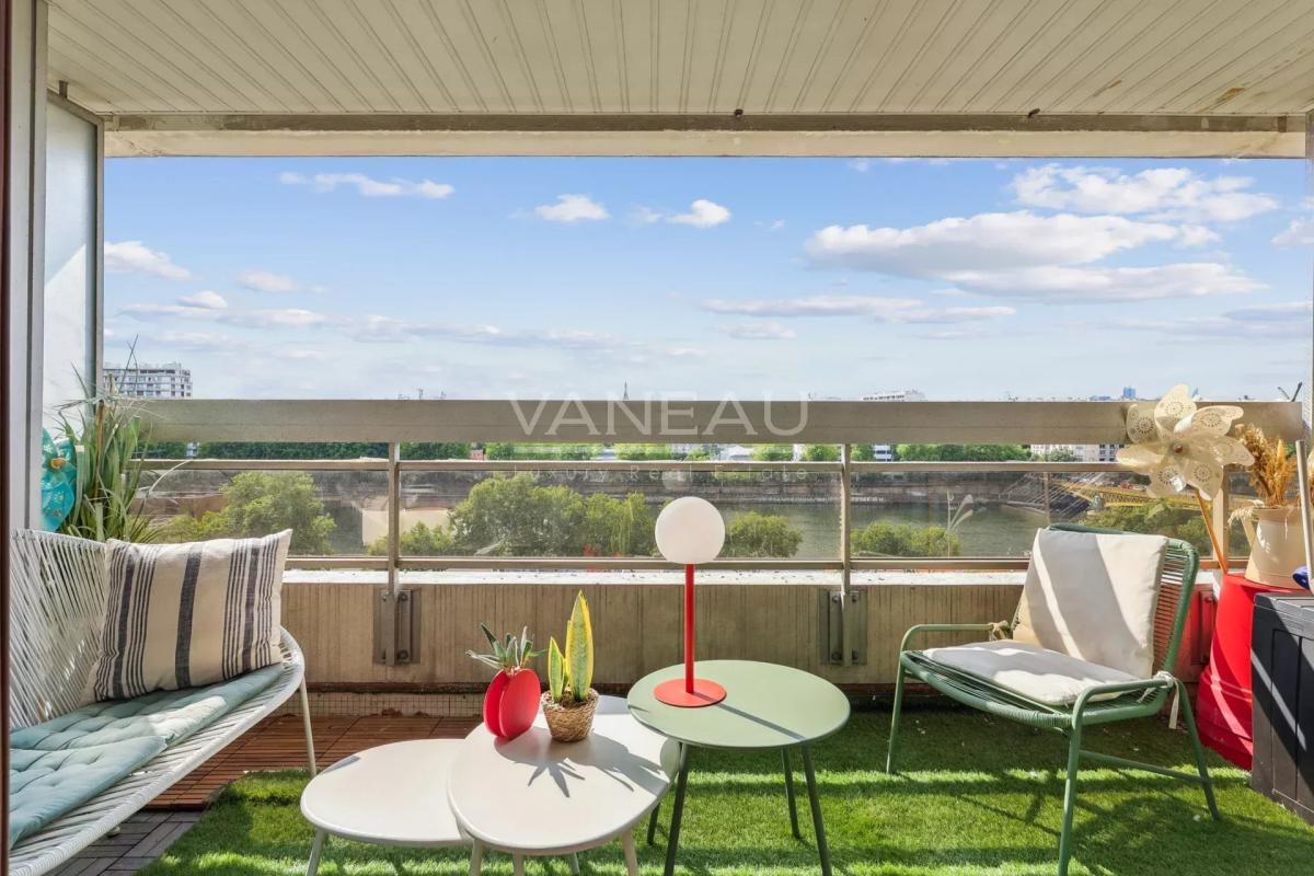 XV ème Javel - Grand studio lumineux avec loggia. Sans vis-àvis