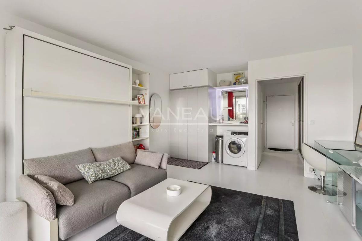 XV ème Javel - Grand studio lumineux avec loggia. Sans vis-àvis