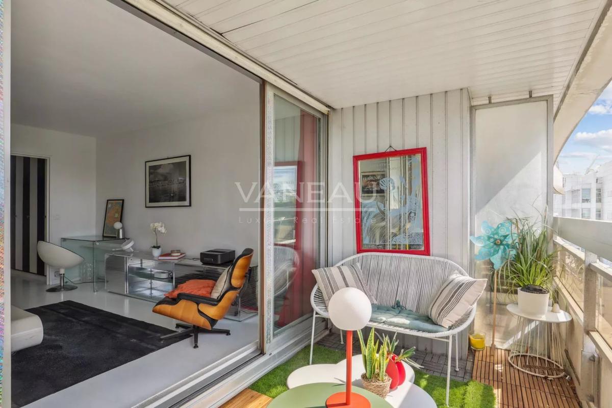 XV ème Javel - Grand studio lumineux avec loggia. Sans vis-àvis