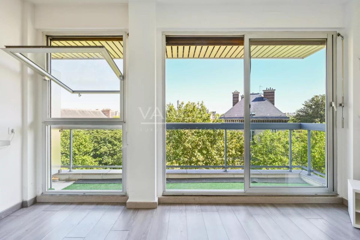 PARIS XVIème - Auteuil - Studio avec balcon