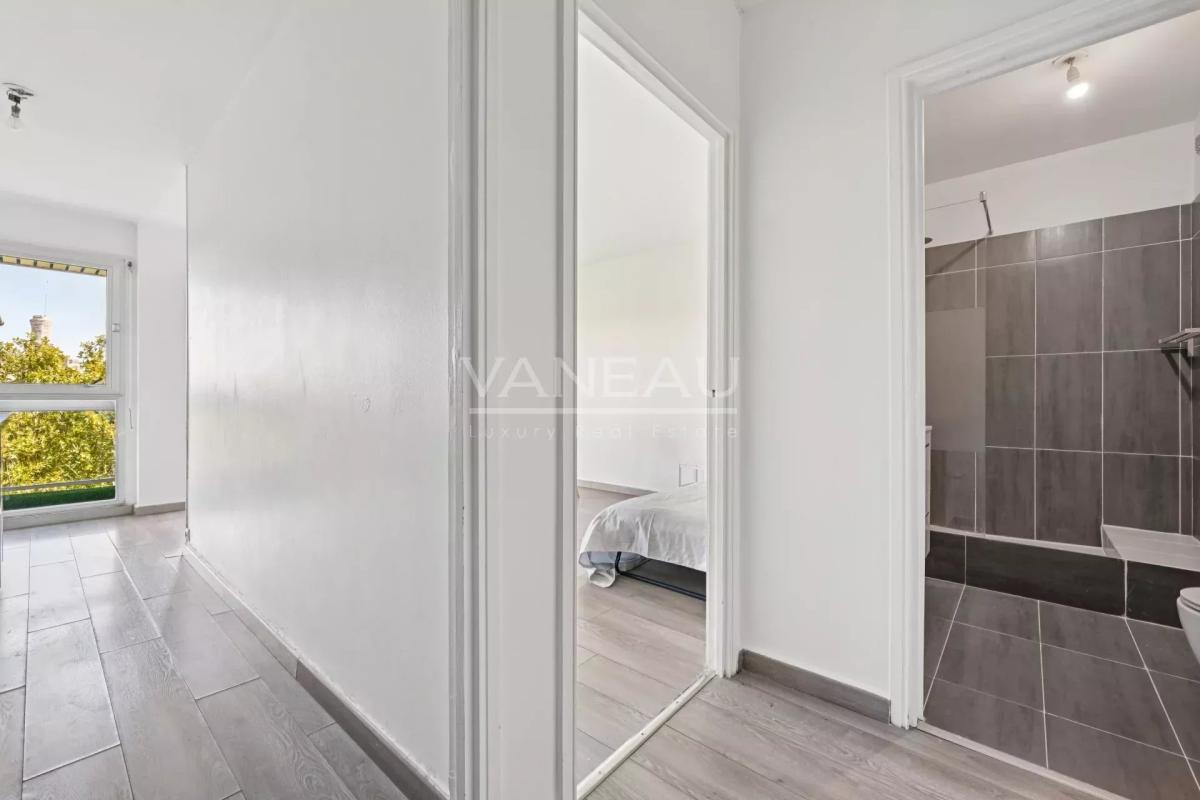 PARIS XVIème - Auteuil - Studio avec balcon