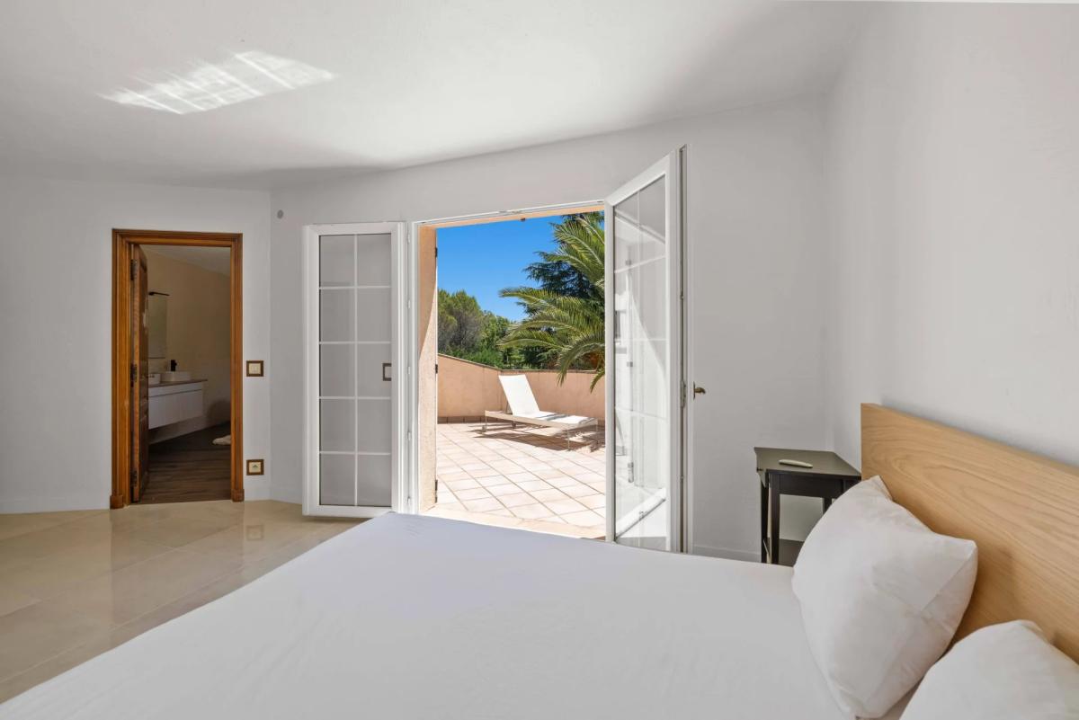 Mougins – Superbe villa provençale avec terrain constructible à 