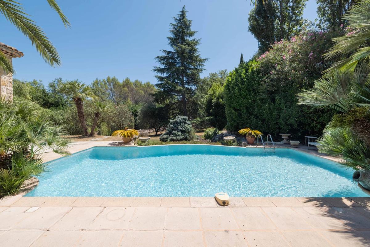 Mougins – Superbe villa provençale avec terrain constructible à 