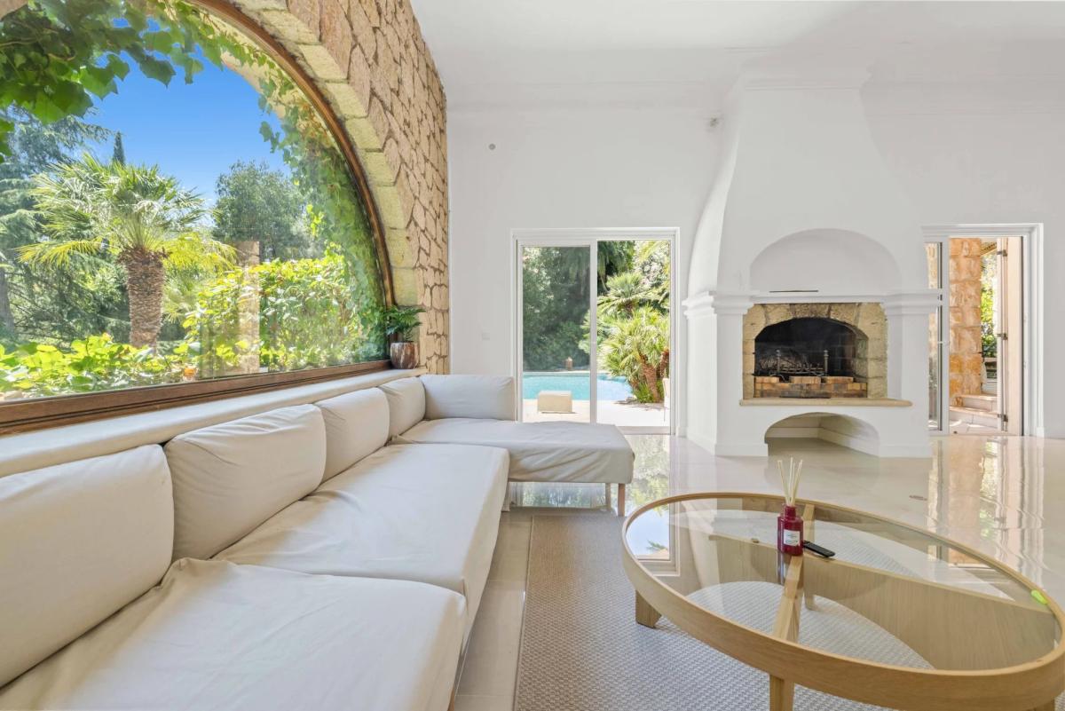 Mougins – Superbe villa provençale avec terrain constructible à 