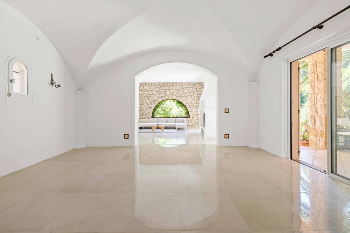 Mougins – Superbe villa provençale avec terrain constructible à 