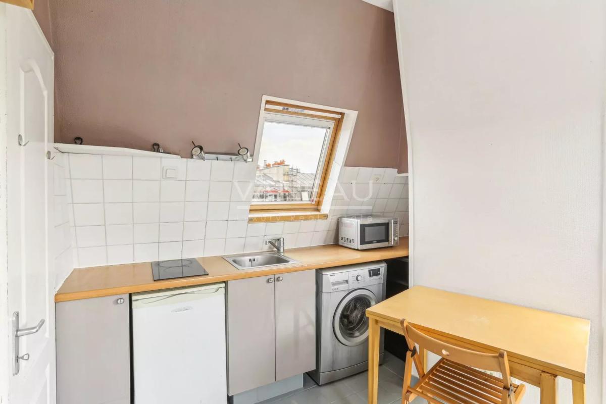 Paris VIIIe Rome/Batignolles Studio Dernier étage