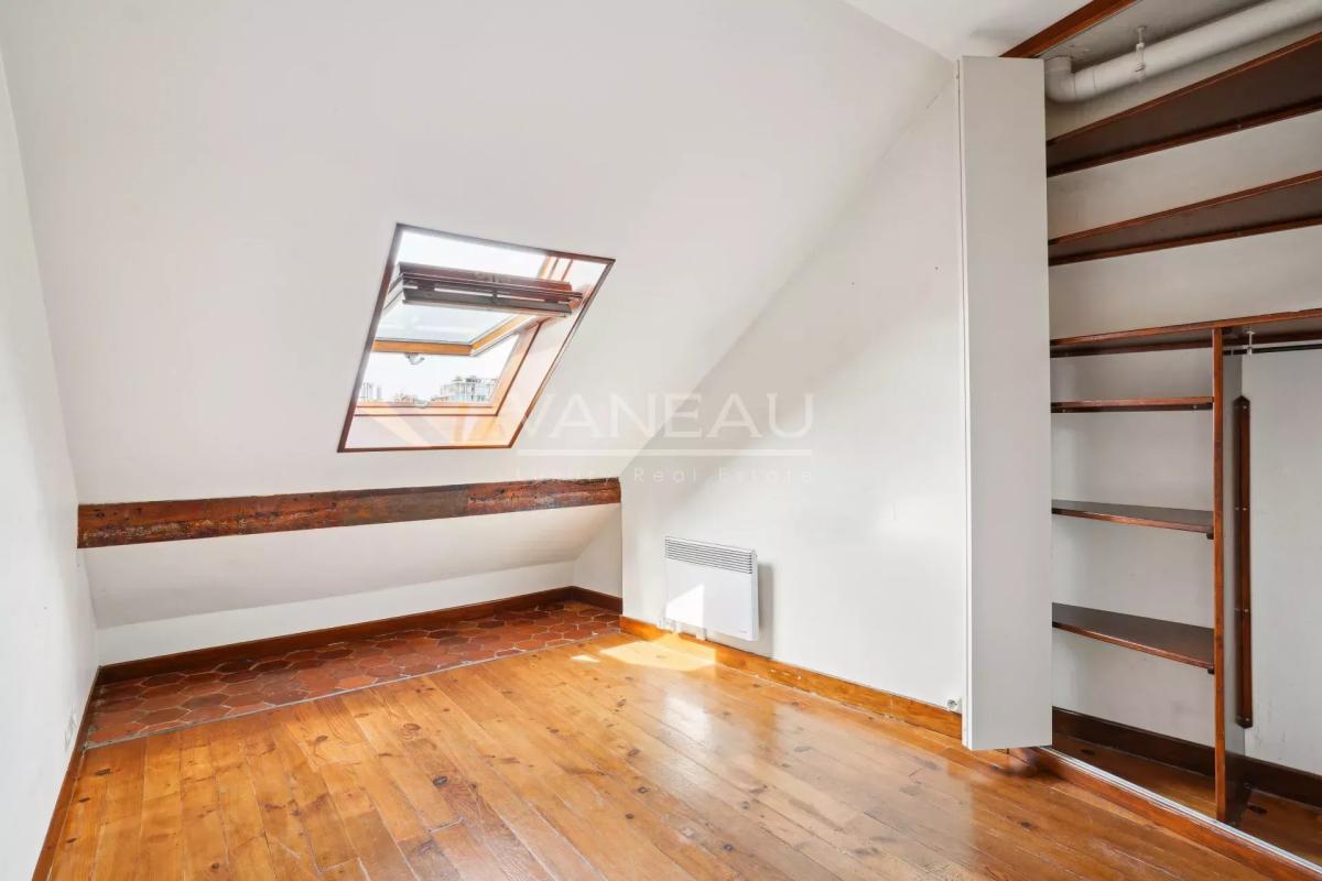 Batignolles - Appartement deux pièces dernier étage