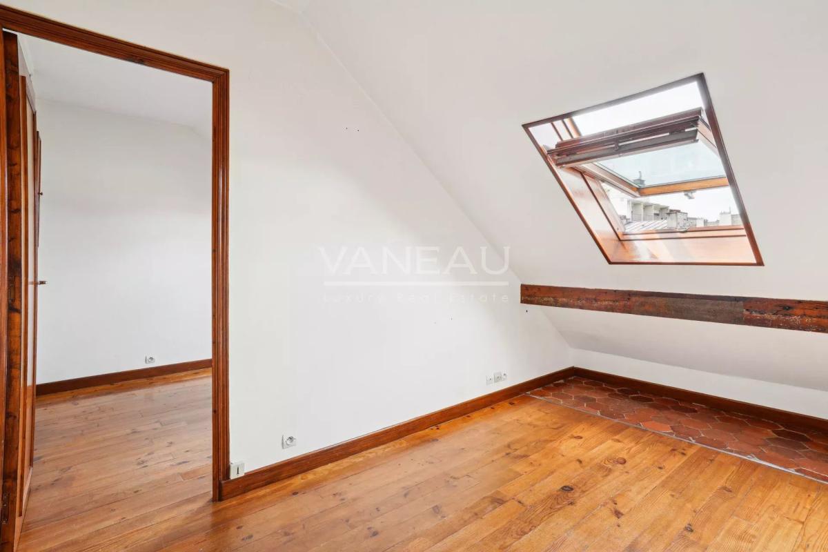Batignolles - Appartement deux pièces dernier étage