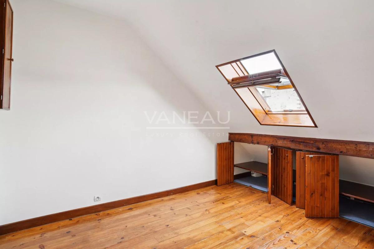 Batignolles - Appartement deux pièces dernier étage