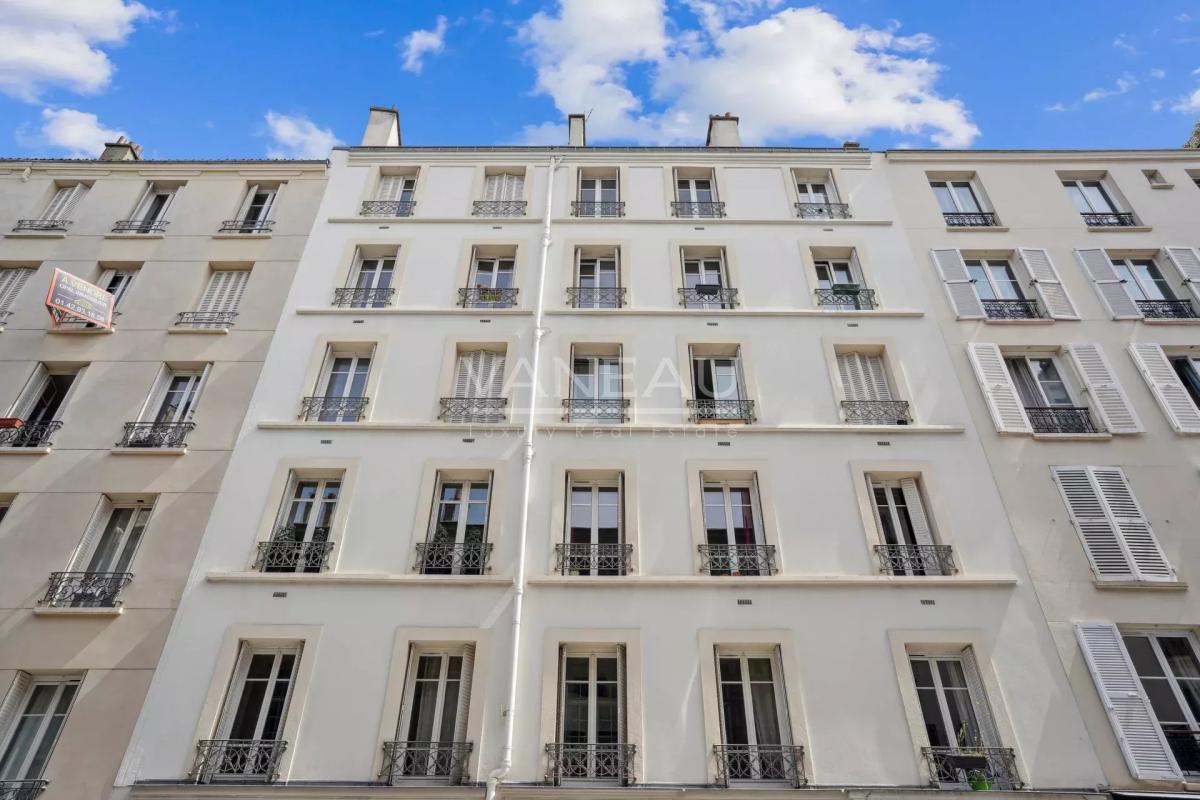 Batignolles - Appartement deux pièces dernier étage
