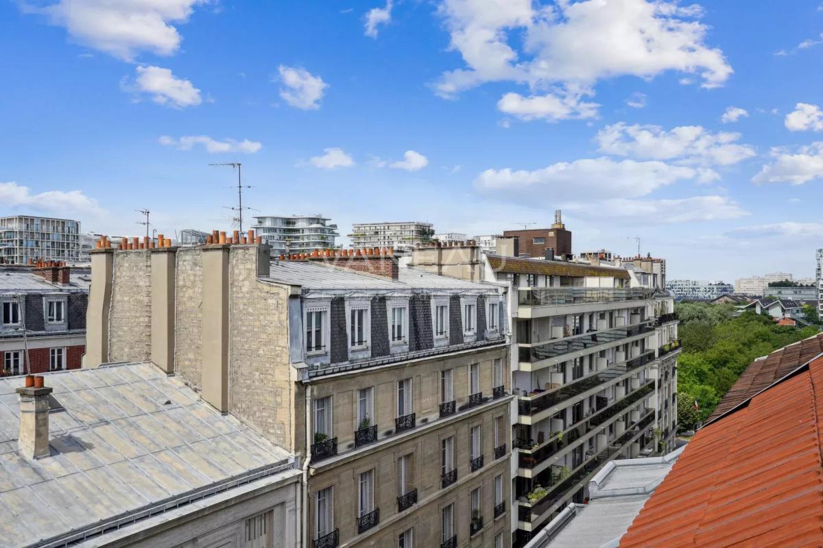 Batignolles - Appartement deux pièces dernier étage