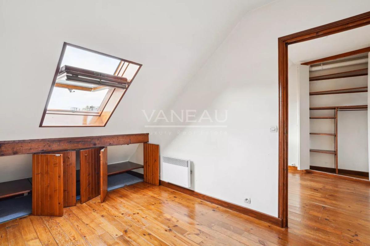 Batignolles - Appartement deux pièces dernier étage
