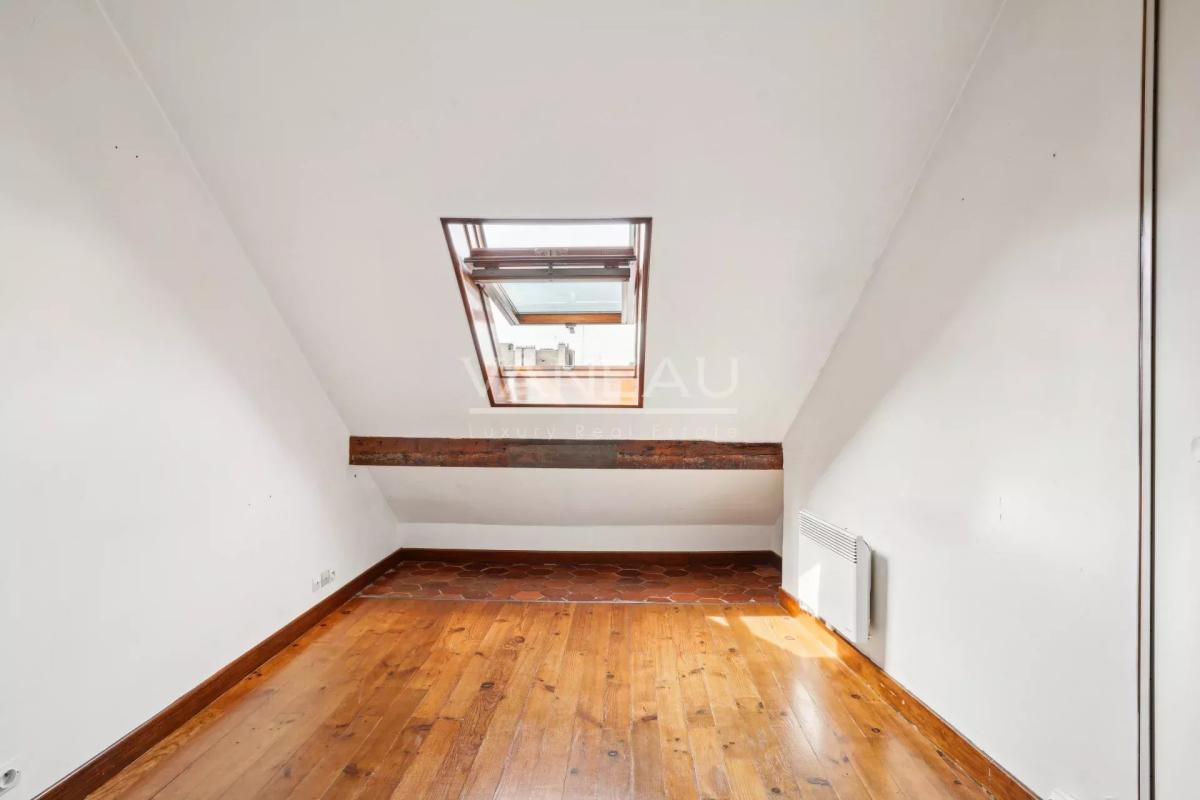 Batignolles - Appartement deux pièces dernier étage