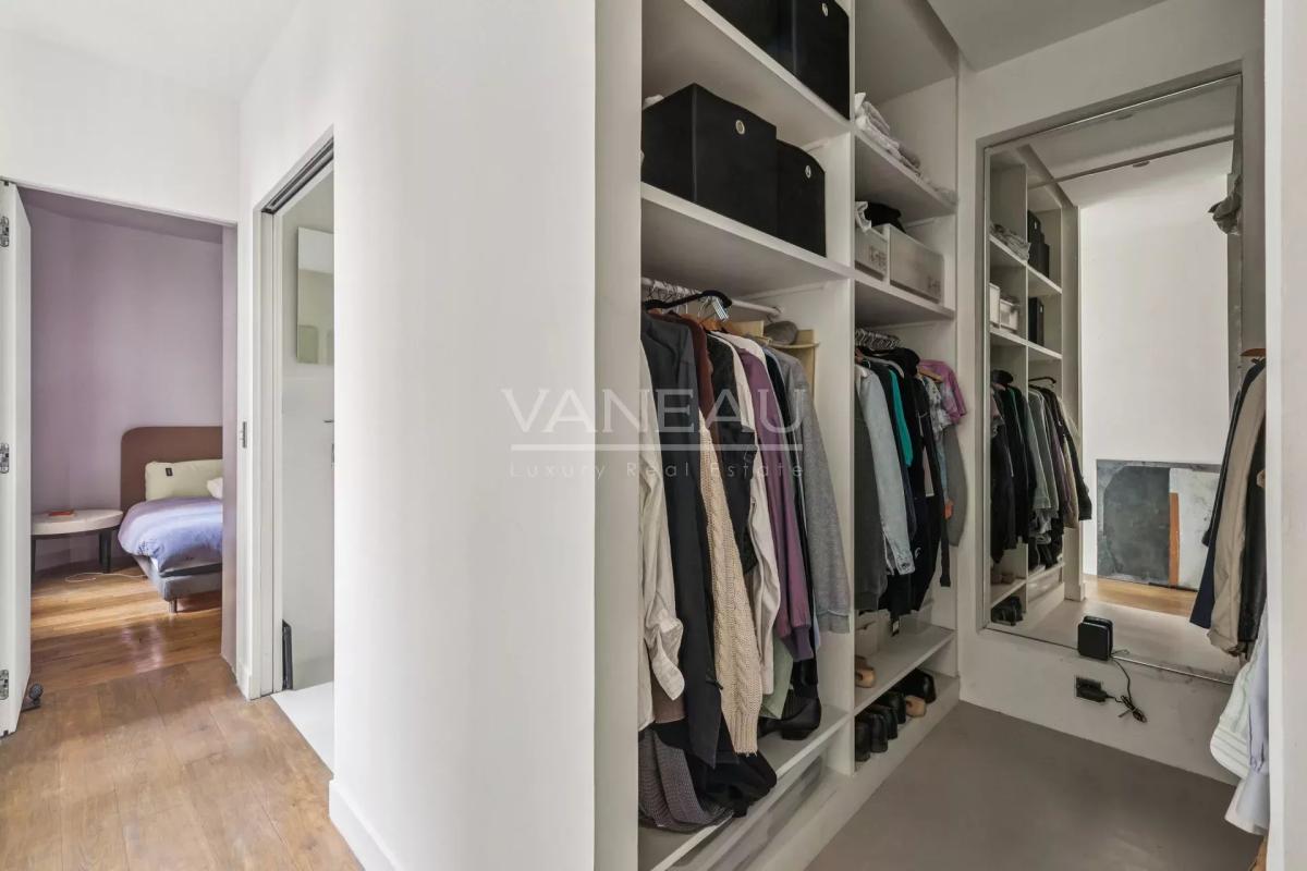 PARIS XV- Appartement trois pièces en bon état