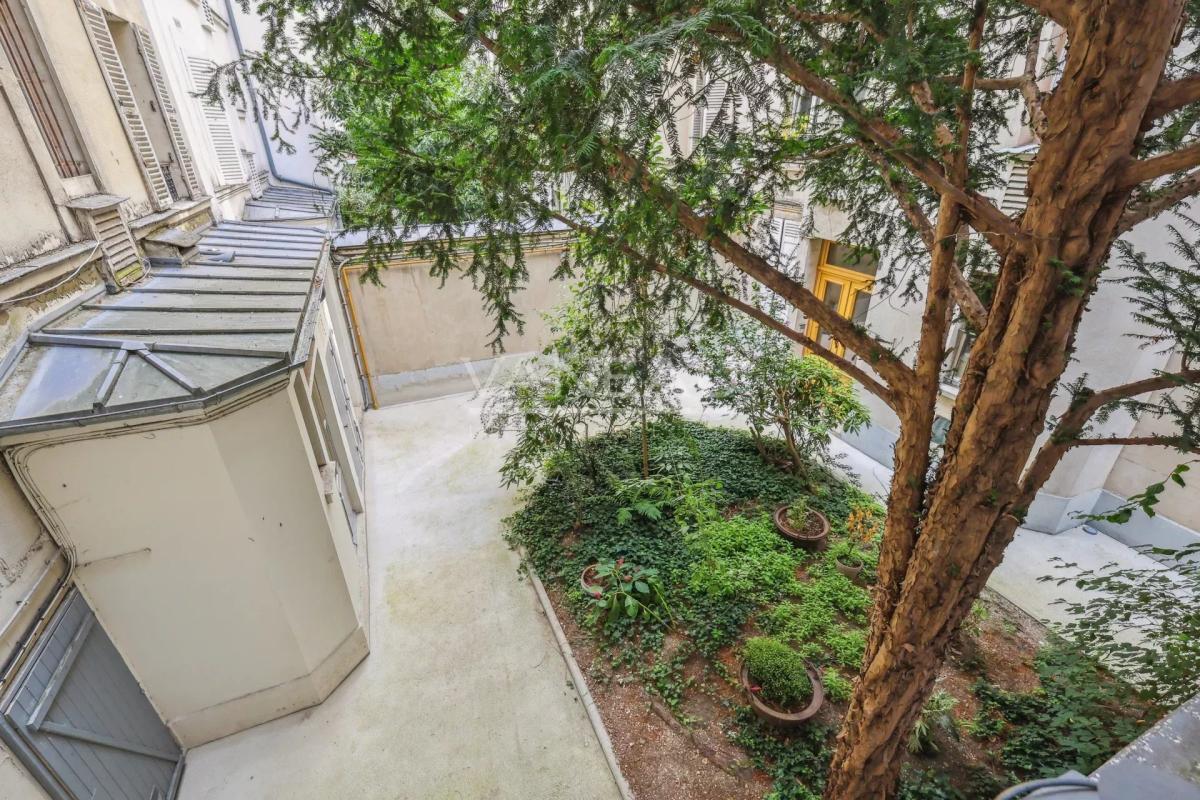 PARIS XV- Appartement trois pièces en bon état