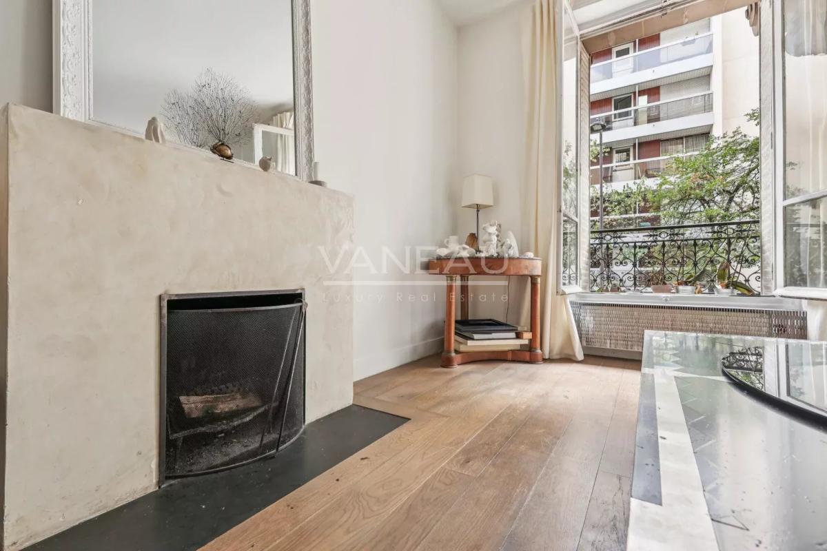 PARIS XV- Appartement trois pièces en bon état