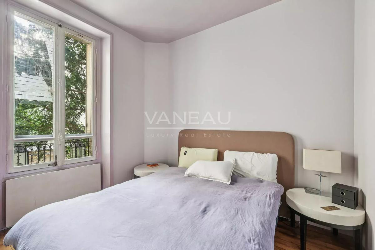 PARIS XV- Appartement trois pièces en bon état