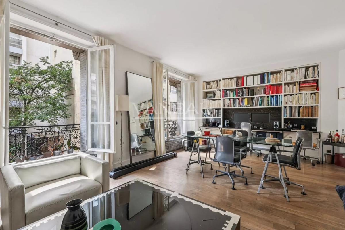 PARIS XV- Appartement trois pièces en bon état
