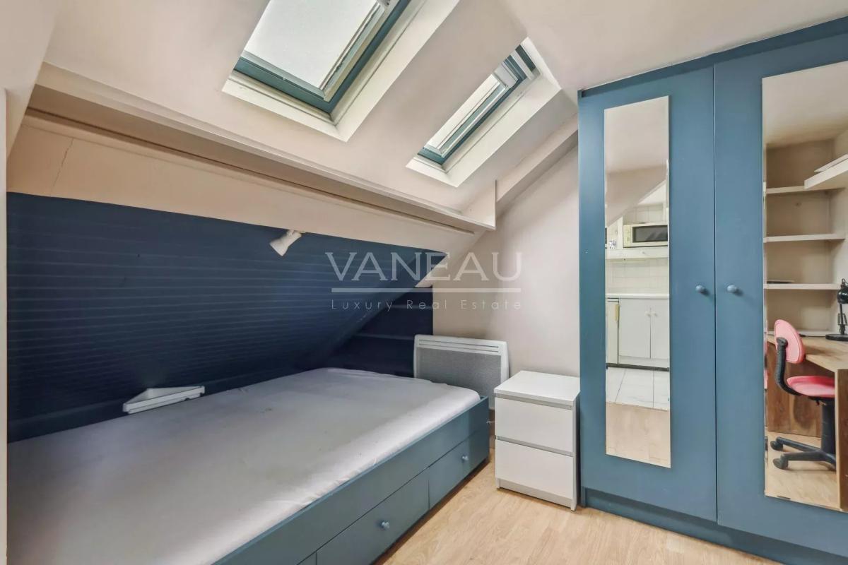 Paris Ier Place Vendôme - Charmante  studette en étage élevé