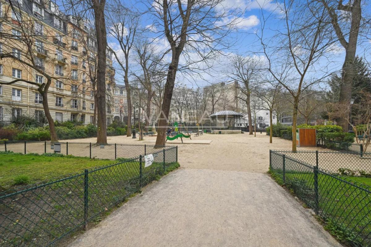 PARIS XVIIIe - Lamarck Caulaincourt  - Atelier d' artiste + un s