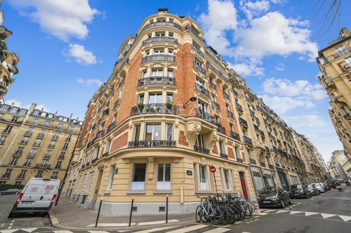 PARIS XVIIIe - Lamarck Caulaincourt  - Atelier d' artiste + un s